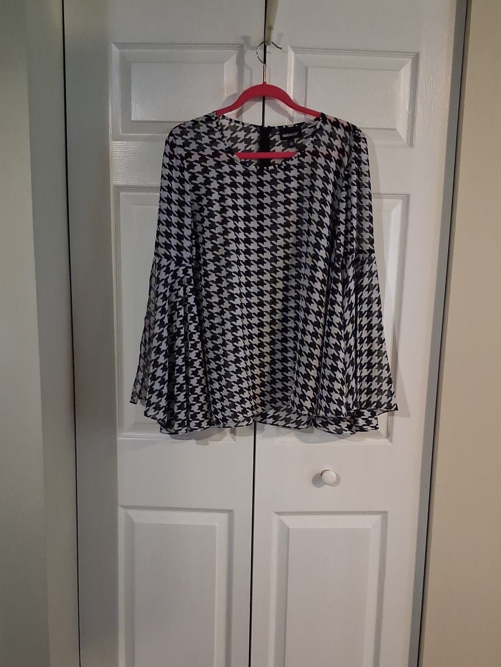 Black & White Houndstooth Bell Sleeve Blouse
